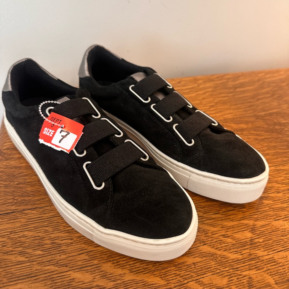 The FLEXX suede sneakers
